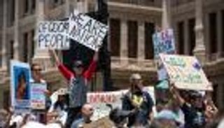 قاض يأمر إدارة ترامب بإعداد لائحة بأسماء الأطفال المفصولين عن ذويهم