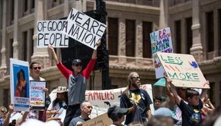 مظاهرات ضد قرار إدارة ترامب بفصل أطفال المهاجرين عن ذويهم