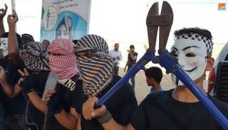 الشباب الفلسطيني خلال المشاركة في فعاليات مسيرة العودة