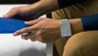 "Embr Wave".. ساعة يمكنها تبريد أو تدفئة جسمك