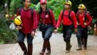 رجال الإنقاذ يبدأون عملية إخراج "فتية الكهف" في تايلاند