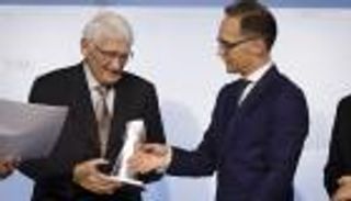 تتويج الفيلسوف الألماني هابرماس بأهم جائزة أوروبية للإعلام