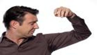 طريقة مبتكرة للتخلص من رائحة العرق الكريهة