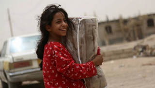 "سلمان للإغاثة" يوزع مساعدات إيوائية للنازحين من البيضاء إلى مأرب