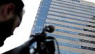 مجموعة "فيليبس" تهدد بمغادرة بريطانيا