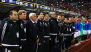 مدرب منتخب مصر السابق يتوعد منتقديه برسالة نارية