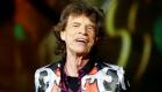 مغني الروك ميك جاجر ينتقد القضاء البولندي في حفل بوارسو