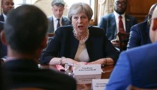 استقالة وزير بريكست تشكل ضربة لرئيسة الوزراء ماي