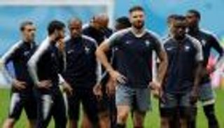 إعلام فرنسا يشحن نجومه قبل موقعة بلجيكا