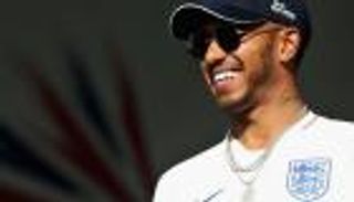 هاميلتون يصفح عن رايكونن بعد صدام بريطانيا