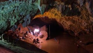 الكهف المحتجز بداخله فريق كرة القدم التايلاندي