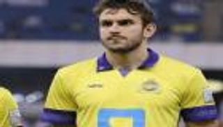 برونو لاعب النصر السعودي يحلق شعره بعد خروج البرازيل من المونديال