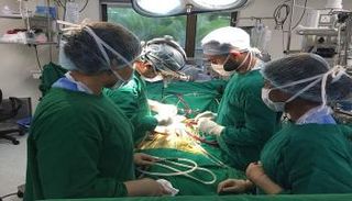 جانب من إحدى العمليات الجراحية في الهند
