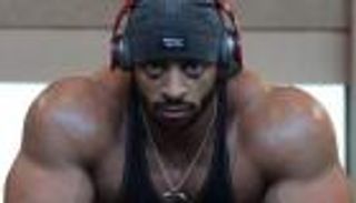 بالفيديو.. البطل السوداني رفض المال القطري فتم اغتياله