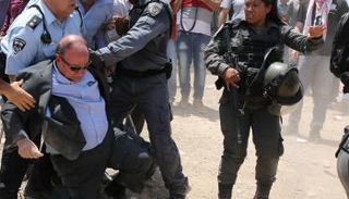 تصدي الفلسطينيين لعملية هدم الخان الأحمر