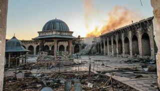 آثار دمار المعارك على أحد مساجد مدينة 