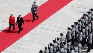 المستشارة الألمانية أنجيلا ميركل ورئيس الوزراء الصيني لي كه تشيانج