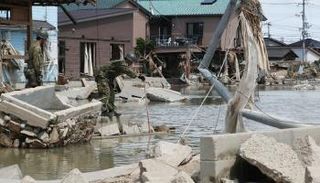 جانب من الدمار الذي خلفته السيول في اليابان - الفرنسية