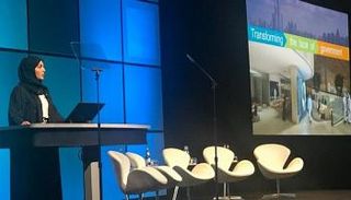  الدكتورة روضة  السعدي خلال إلقاء كلمتها 