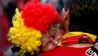 الحزن يخيم على الجماهير البلجيكية بعد الخسارة أمام فرنسا 