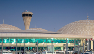 مطار الشارقة يستضيف المعرض المتنقل لمتحف التاريخ الطبيعي والنباتي