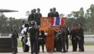 جنازة عسكرية لغواص شارك في إنقاذ "أطفال الكهف"