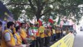 بالصور.. إيرانيون يحتشدون ببرلين: سلموا الدبلوماسي الإرهابي لبلجيكا