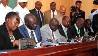 فرقاء جنوب السودان خلال توقيع اتفاق الترتيبات الأمنية