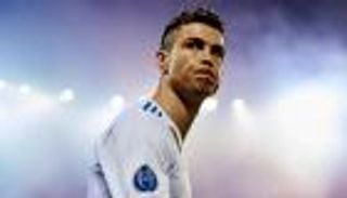 كوادرادو يرحب برونالدو ويتنازل عن رقمه