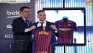 آرثر: لا أخشى المقارنة مع إنييستا وتشافي