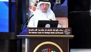 زكي أنور نسيبة وزير دولة بالإمارات