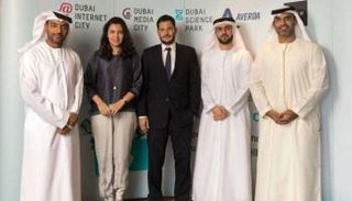 منظمو حملة إعادة تدوير المخلفات الإلكترونية في دبي