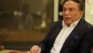 بالفيديو.. عادل إمام ينتقد عزف السلام الجمهوري بالمستشفيات