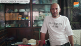 بالفيديو.. ترزي مصري يحصل على 7 مؤهلات عليا ومتوسطة ويصبح حديث العالم