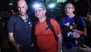 غواصون من فريق الإنقاذ