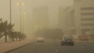 "أرصاد الإمارات" يحذر من تدني الرؤية بسبب الغبار
