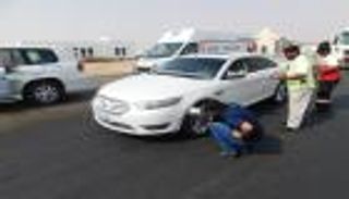 "شرطة أبوظبي" تعزز التوعية الميدانية بسلامة إطارات المركبات