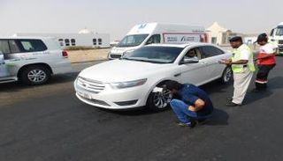 فحص إطارات المركبات وإرشاد السائقين إلى صلاحيتها