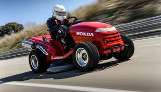 أسرع آلة لجز الحشائش في العالم