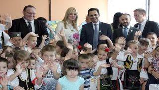 الهلال الأحمر الإماراتي يتبرع لروضة في صربيا 