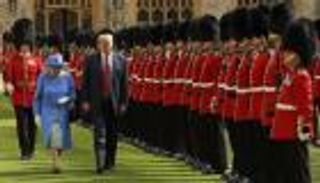 بالصور.. ترامب يلتقي الملكة إليزابيث في قلعة وندسور