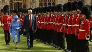 ترامب والملكة إليزابيث في قلعة وندسور - أ ف ب