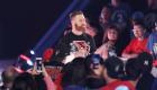 المصارع سامي زين يطلق برنامجا لإغاثة النازحين السوريين