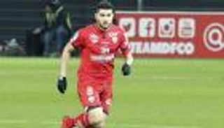 "منسي الجزائر" ينفي شائعة رحيله عن الدوري الفرنسي