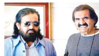 عبد الله بن خالد آل ثاني مع أمير قطر السابق 