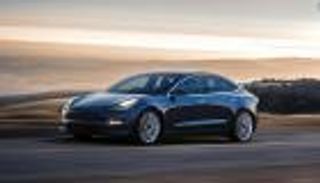 تيسلا تفتح باب الحجز لشراء "موديل 3" الجديد في أمريكا