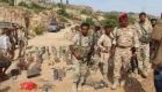 بالصور.. الجيش اليمني يفكك ألغام الحوثي في جبهات تعز