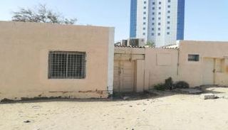 بلدية أبوظبي تزيل 44 مبنى مهجورا حفاظاً على سلامة السكان 