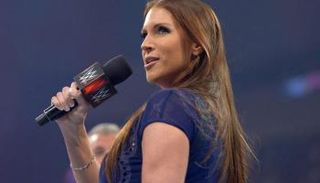 ستيفاني ماكمان مسؤولة عرض "رو"