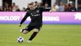 روني يصنع هدفين في ظهوره الأول بالدوري الأمريكي